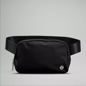 NWT Lululemon Everywhere Belt Bag in Black EXTENDED STRAP
